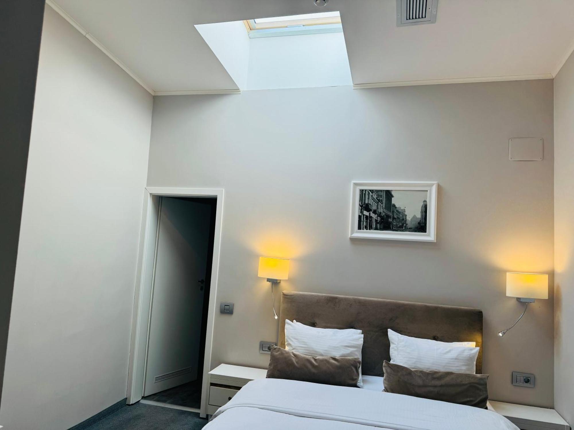 New Era Hotel Old Town Bucharest Parking With Fee Nearby Bilik gambar