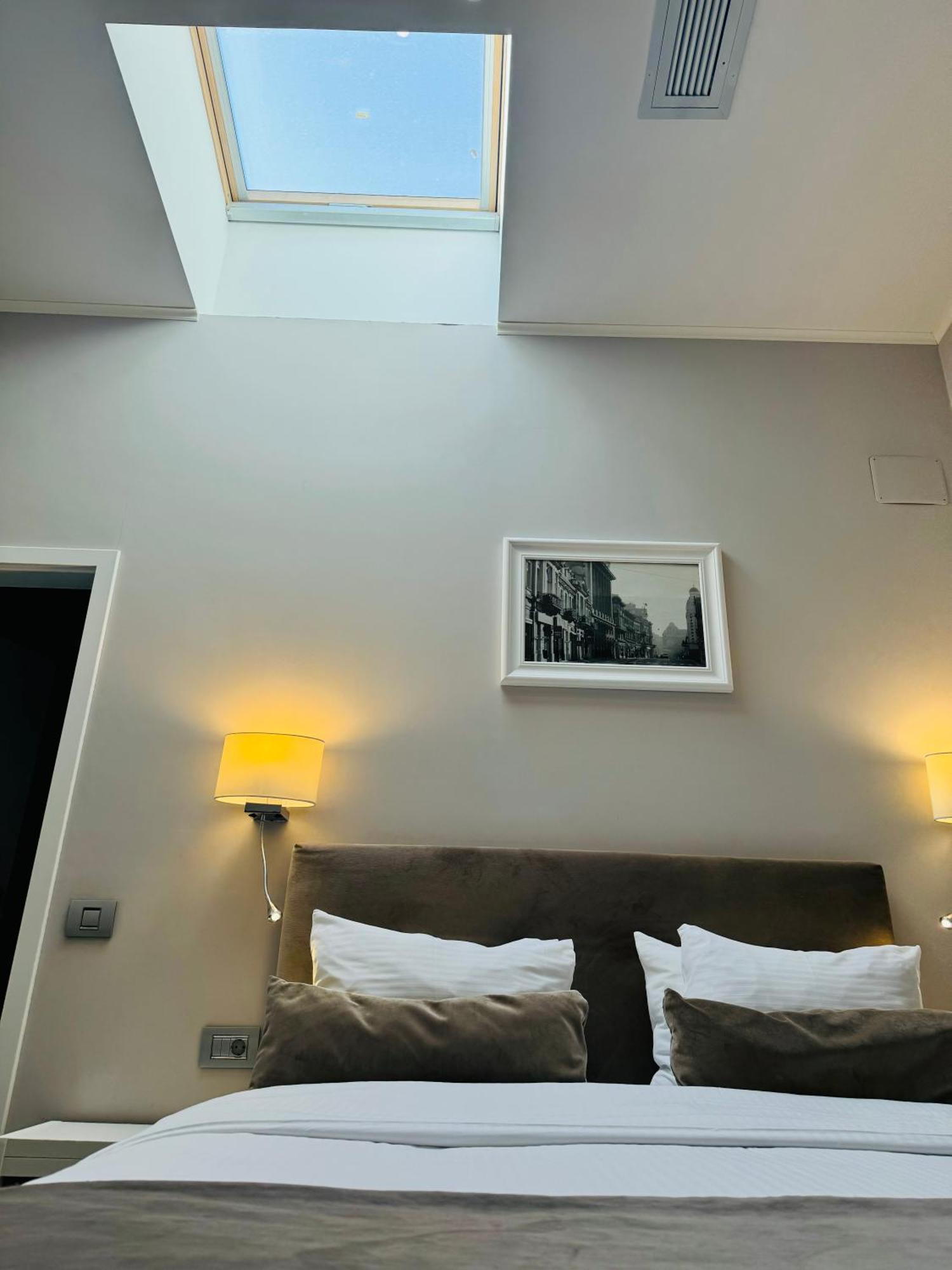 New Era Hotel Old Town Bucharest Parking With Fee Nearby Bilik gambar