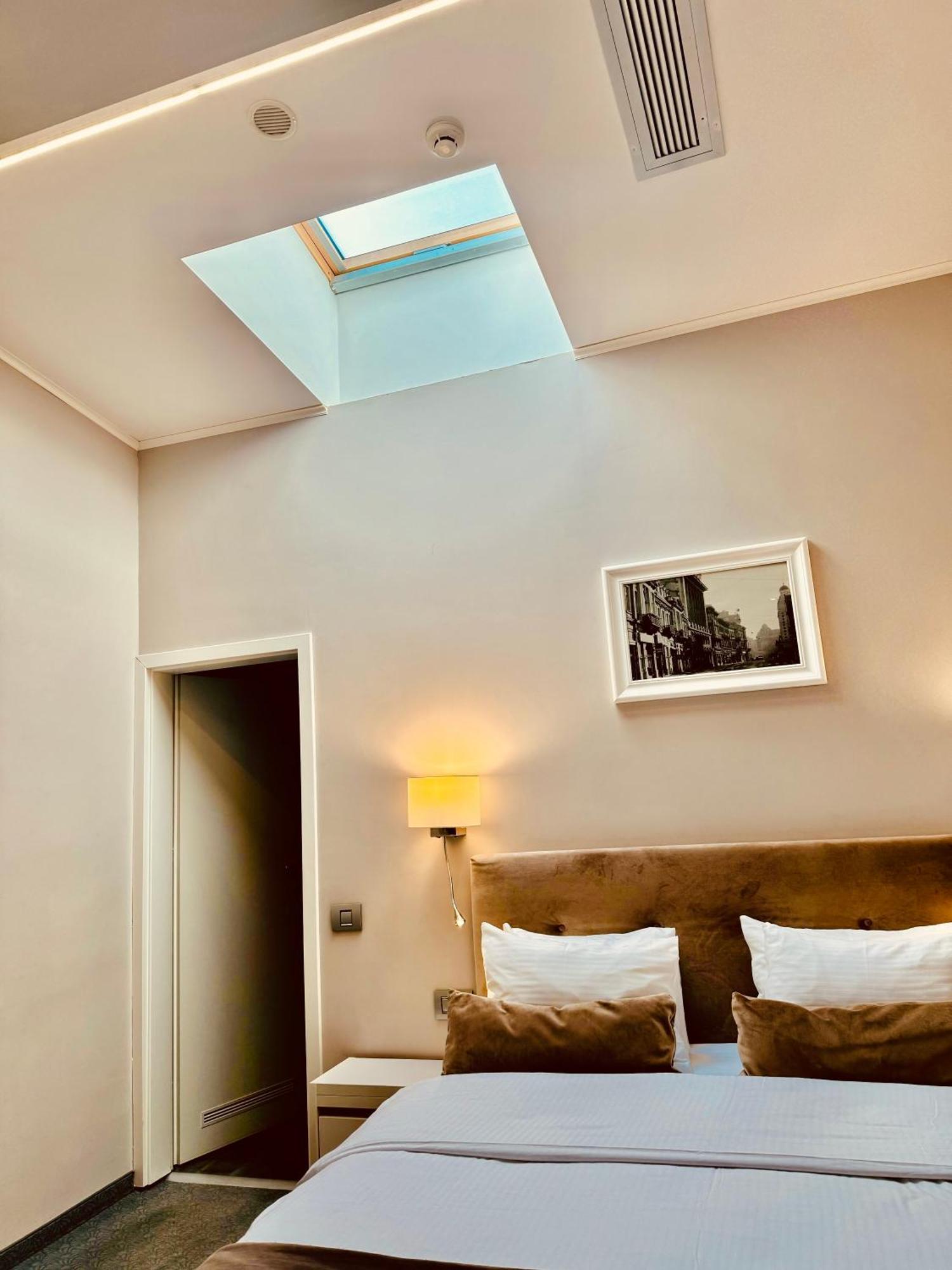 New Era Hotel Old Town Bucharest Parking With Fee Nearby Luaran gambar